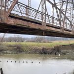 Atenție, șoferi! Un pod vechi de peste 100 de ani peste Olt, în pericol de prăbușire: anunul autorităților locale