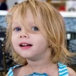 Doi părinți sunt acuzați de moartea fiicei lor. Micuța de doi ani a fost sfâșiată de câinele familiei