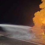 Microbuz de marfă cuprins de flăcări în județul Arad. Două persoane se aflau în interior