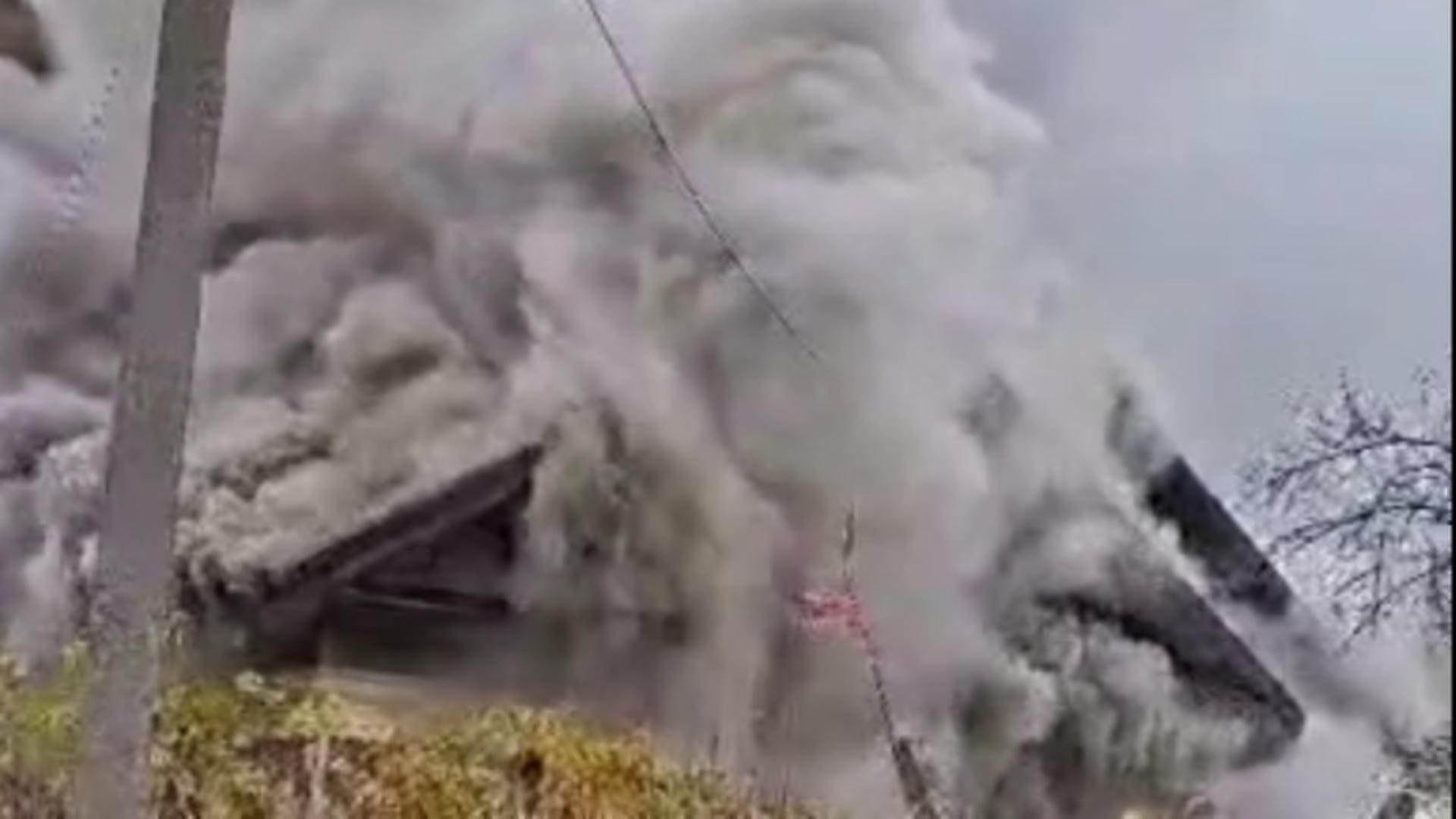 Incendiu într-o locuință din Bistrița-Năsăud. O femeie s-a ales cu arsuri pe față și torace în timp ce încerca să își salveze mama imobilizată la pat