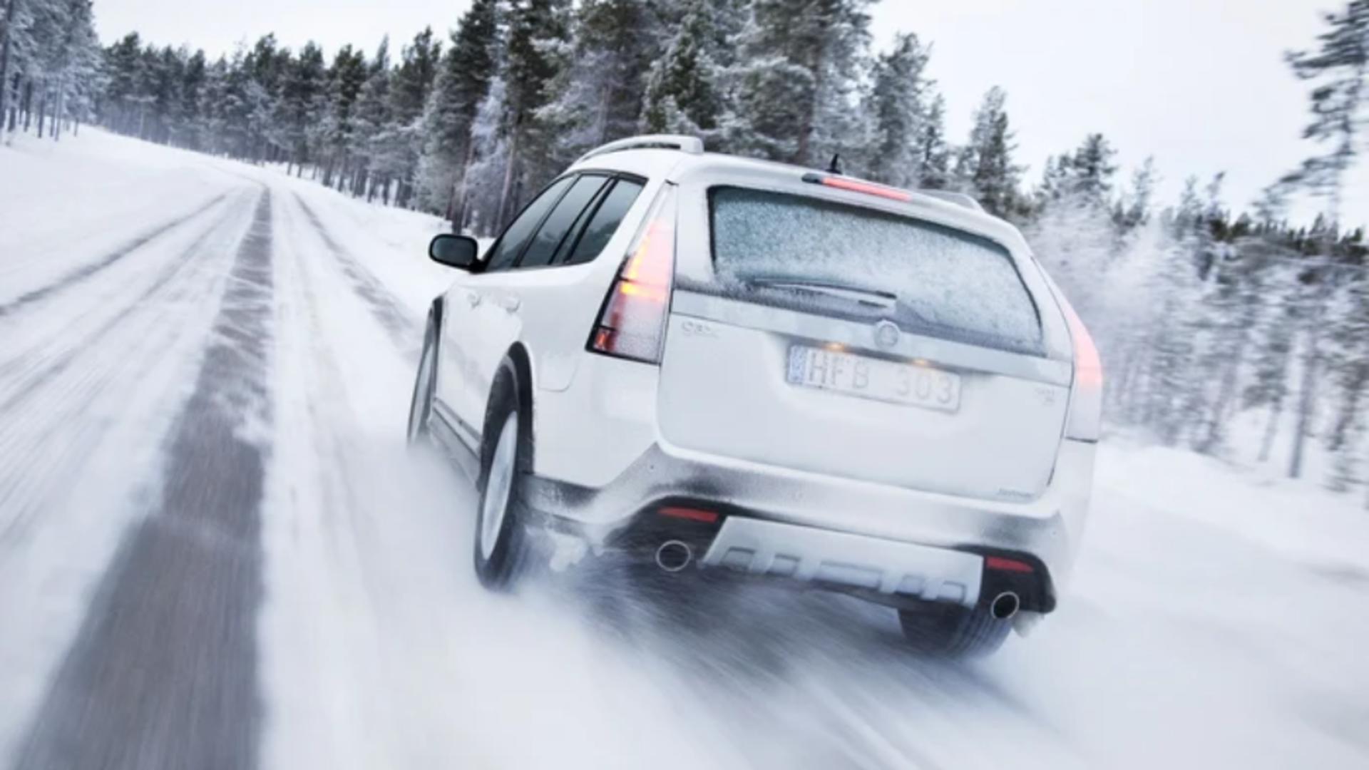 Ghidul șoferului prudent: 4 manevre esențiale pe gheață și zăpadă