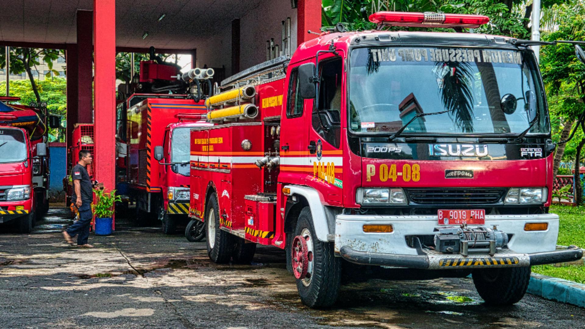 Treisprezece morți într-un incendiu ce a cuprins un bloc de 7 etaje din capitala Indoneziei