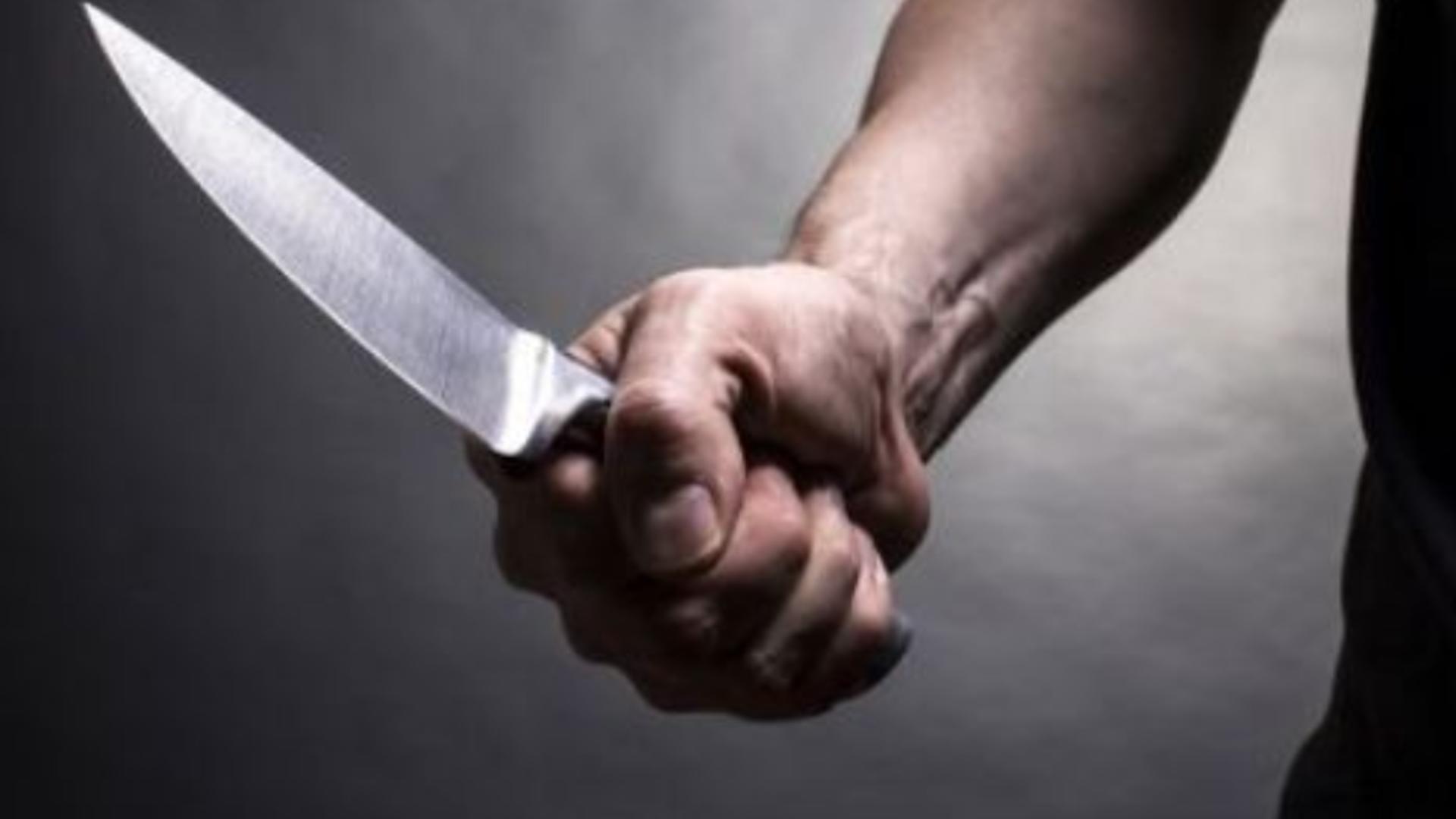 Tentativă de omor în Prahova: un bărbat și-a înjunghiat amicul la tăierea porcului