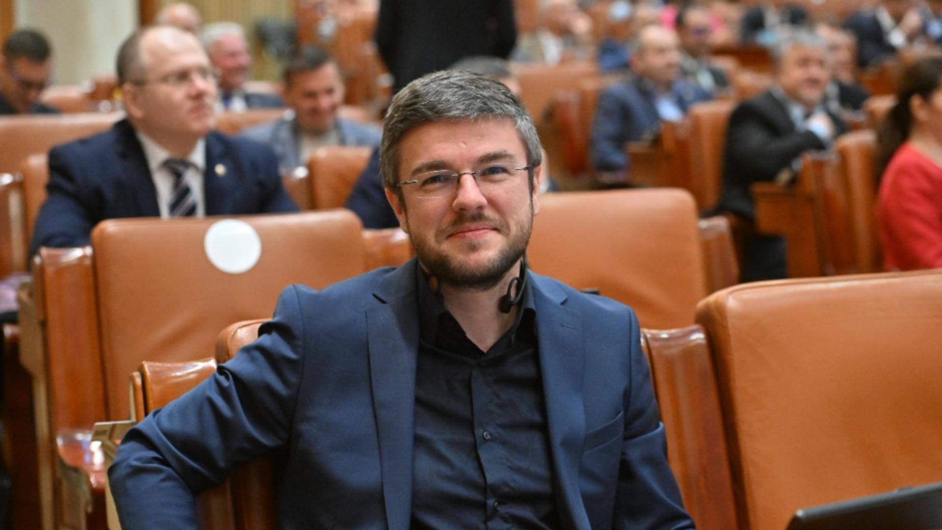 USR și-a desemnat miniștrii: Radu Miruță la Apărare și Irineu Darău la Economie