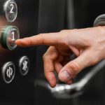 Proiect revoluționar depus în Senat: Instalarea de lifturi în blocurile de patru etaje construite înainte de 1990