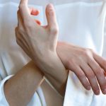 Ce afecțiuni pot indica mâinile reci. Ce spun specialiștii