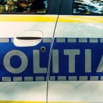 Foc de armă, tras de poliţişti pentru a prinde patru tineri care furau carburant dintr-un camion, în Tulcea
