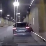 Imagini șocante în centrul Capitalei. O mașină a „zburat” și s-a răsturnat în Pasajul Unirii VIDEO