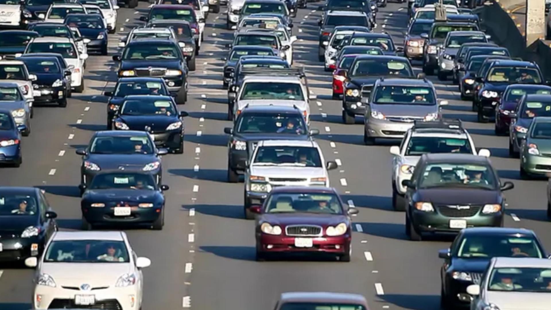 Comisia Europeană relaxează regula din 2035: doar 90% emisii zero, hibridele și motoarele clasice rămân pe piață