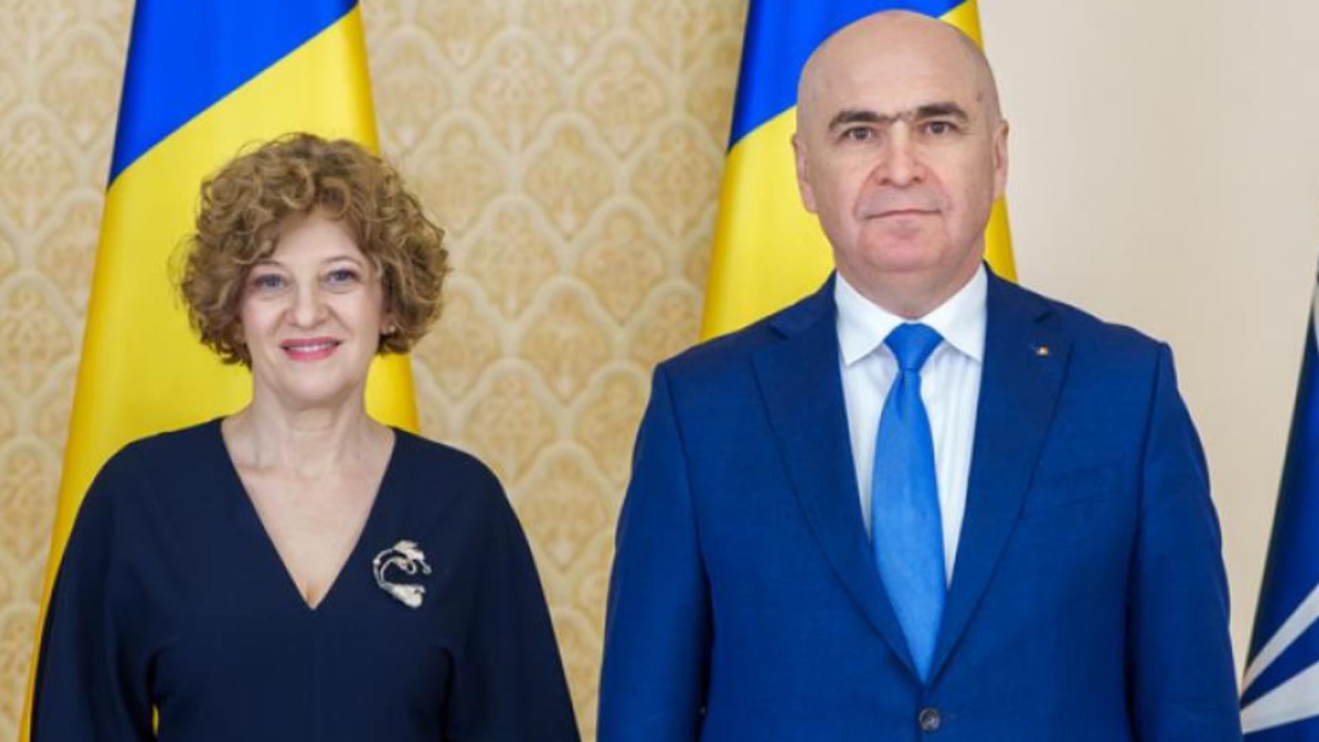 În timp ce Guvernul Bolojan sărăcește poporul, premierul și rezista Oana Gheorghiu își aduc consilieri onorifici la Palatul Victoria