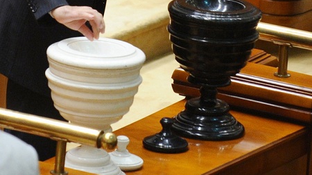 Moțiune de cenzură împotriva Guvernului Bolojan: „România nu este de vânzare – fără progresiști la guvernare” – DOCUMENT