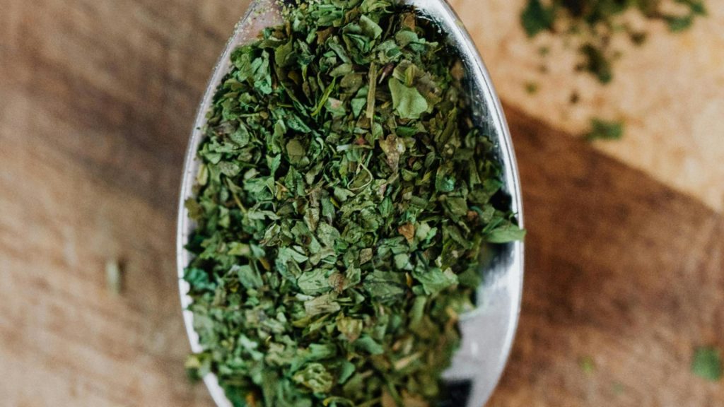 Condimentul care luptă cu infecțiile. Este cel mai puternic antiviral natural