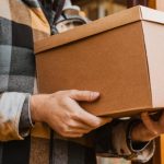 Escrocheria cu coletul face ravagii în prag de sărbători. Cum ajung vecinii pioni în jocul escrocilor