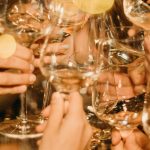 Cele mai bizare tradiții și superstiții de Revelion la nivel global. Obiceiuri ciudate care aduc noroc