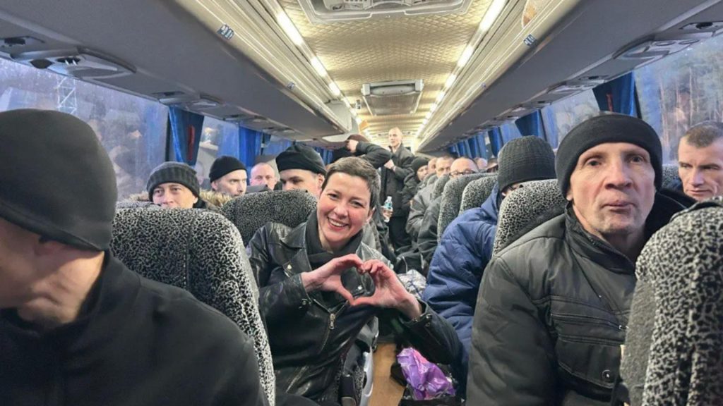 Belarus a eliberat peste 100 de deținuți politici, inclusiv un laureat al premiului Nobel