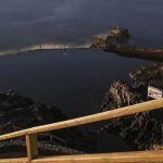 Doi români au murit în Tenerife, după ce un val uriaș i-a izbit de stânci și i-a tras în ocean- VIDEO