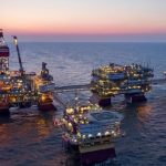 Ucraina atacă din nou instalațiile petroliere rusești din Marea Caspică. Două platforme Lukoil, lovite de drone