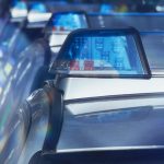 O mamă a murit după ce s-a aruncat de la etajul 10 cu gemenii de 3 ani în brațe. Copiii se află în stare critică