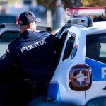 Un bărbat din Năvodari este cercetat după ce a chinuit un câine.  Imaginile au fost surprinse pe camerele de supraveghere