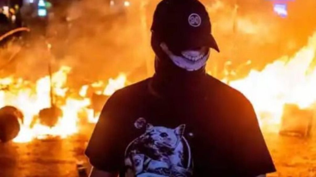 Bărbat anchetat pentru propagandă fascistă și mesaje antisemite pe o rețea de socializare. A fost reținut și plasat sub control judiciar