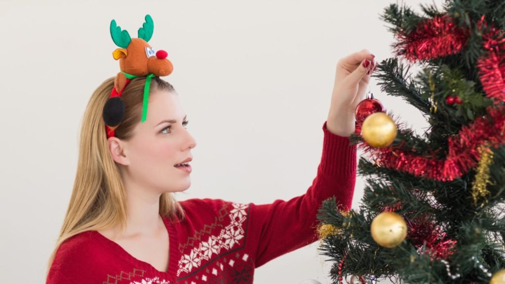 Tradiții și superstiții. Ce nuanțe nu ar trebui să folosești la decorarea bradului de Crăciun: aduc ghinion