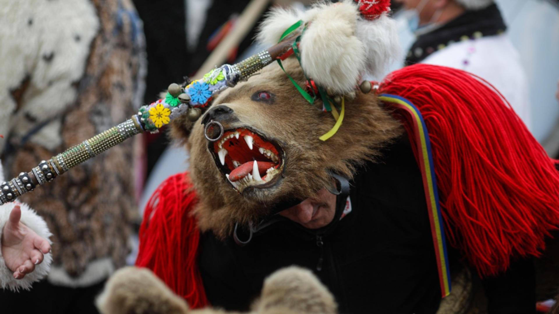 Jocul Urșilor din România, inclus de BBC Travel în lista celor mai fascinante tradiții de sărbători din Europa