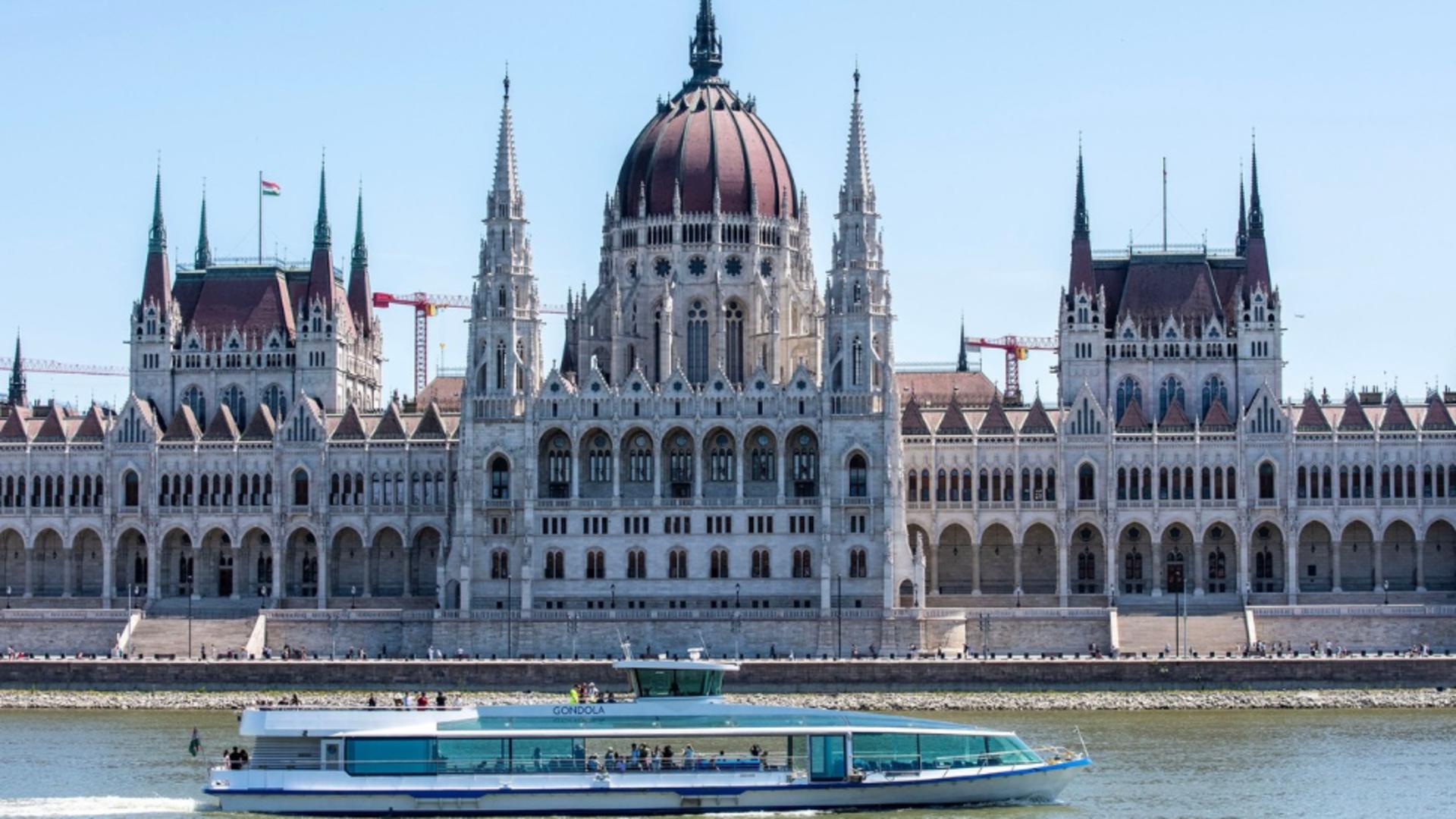 Lovitură financiară pentru Ungaria: Budapesta a ajuns în categoria „junk”, iar investitorii fug pe capete