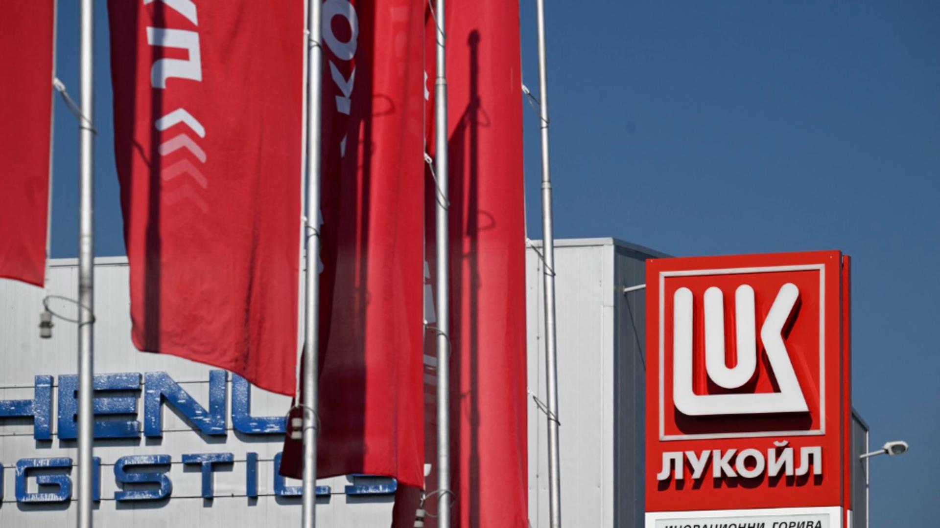 Co-proprietarul celui  mai mare site porno din lume s-a oferit să cumpere activele Lukoil