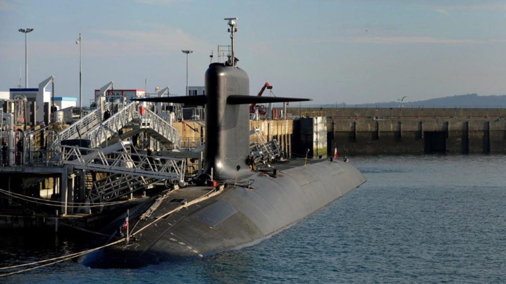 Bază de submarine nucleare din Franța, sub asediu aerian. Militarii au deschis focul
