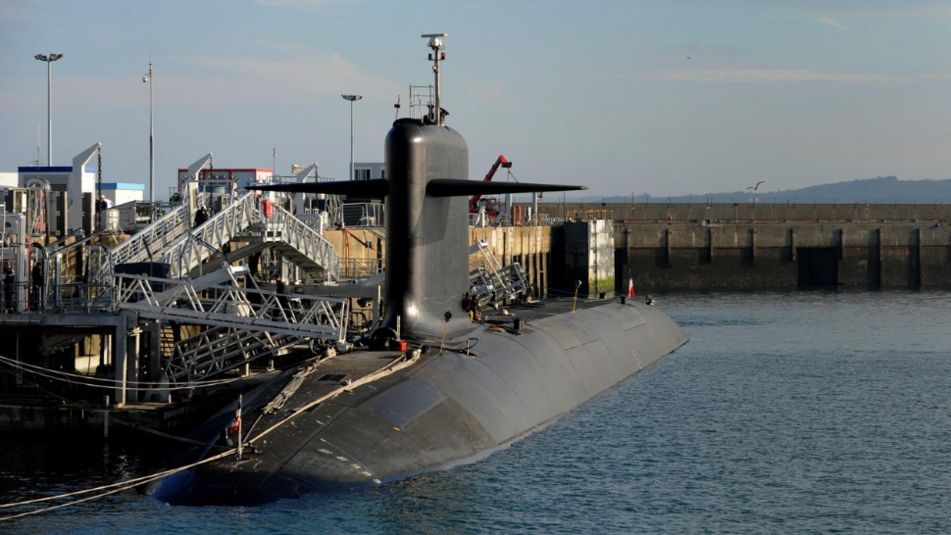 Bază de submarine nucleare din Franța, sub asediu aerian. Militarii au deschis focul