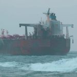 Ceartă pe petrolierul eșuat în Marea Neagră, parte din flota-fantomă a lui Putin. Bulgarii îi acuză pe turci: „Nu este normal”