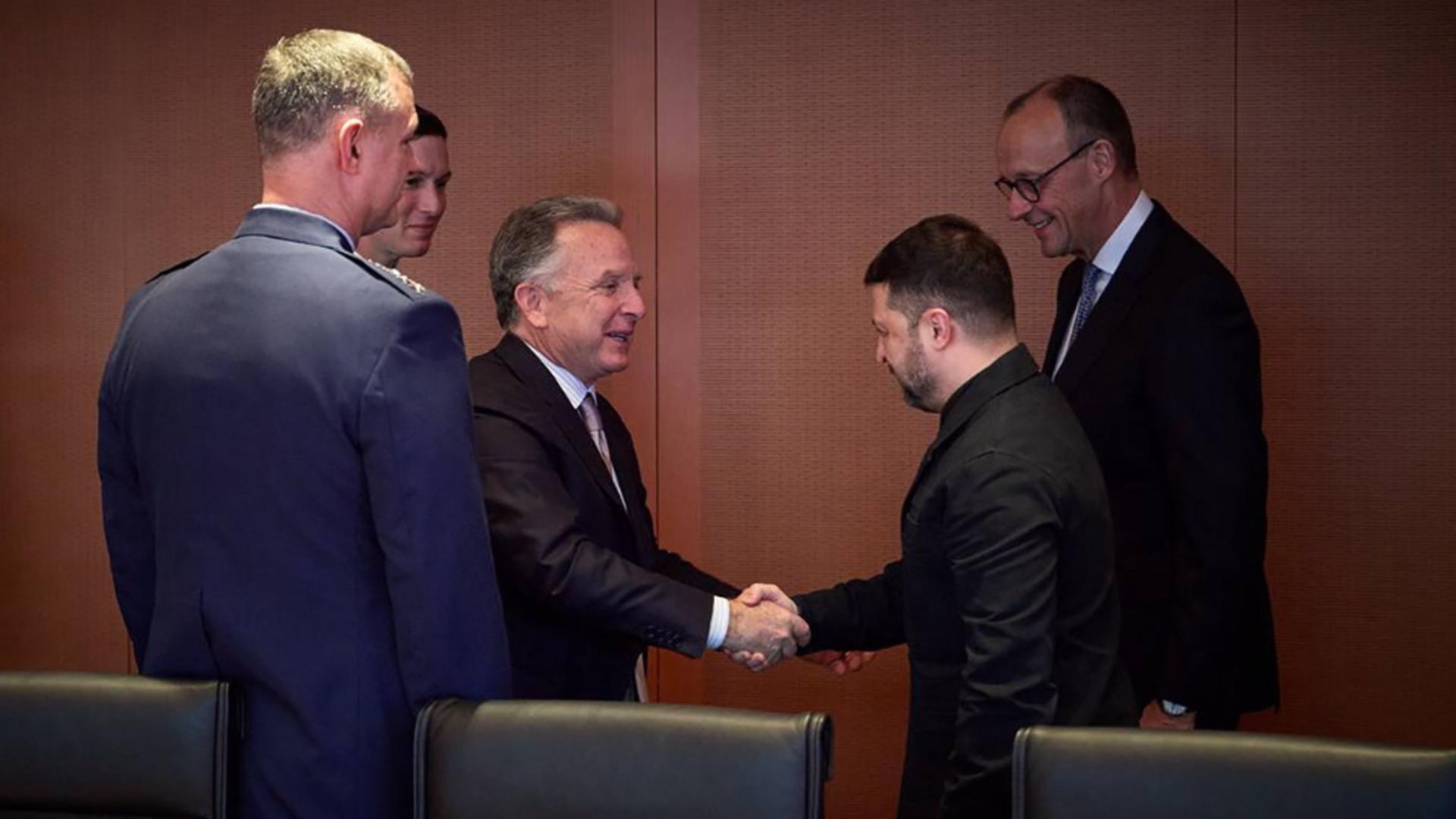 Întâlnire crucială la Berlin între Volodimir Zelenski și oficiali americani. Soarta războiului, pe masa discuțiilor