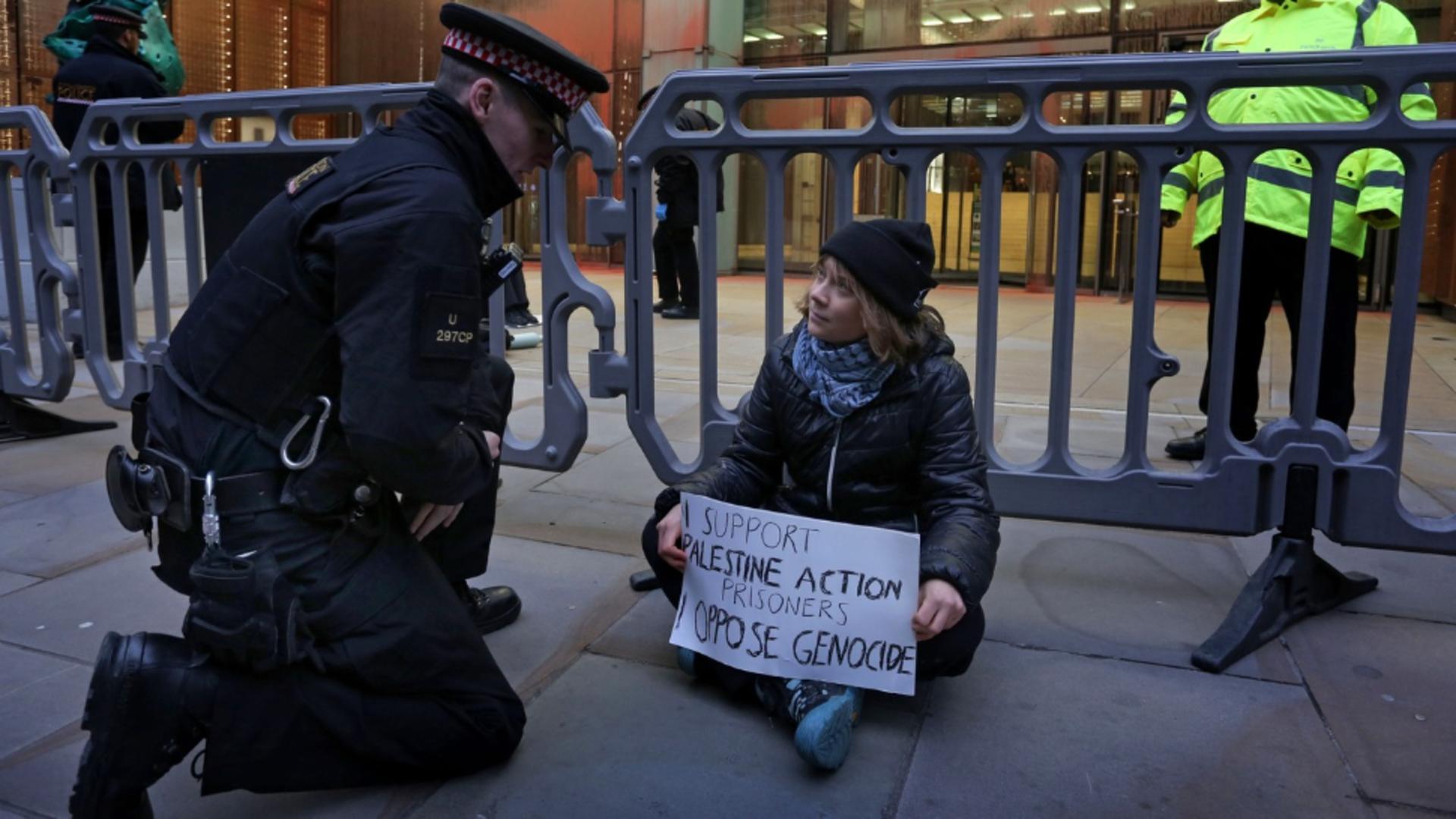Activista de mediu Greta Thunberg, reținută la o acțiune de susținere a Palestinei VIDEO