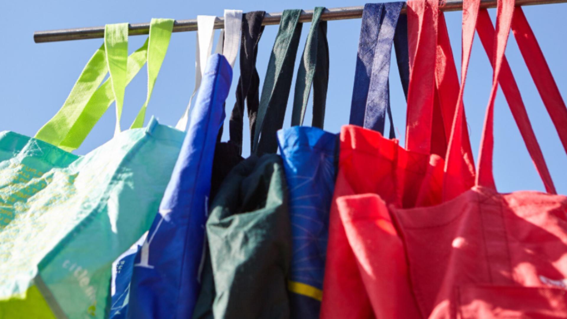 Când devine „punga cu pungi” problemă psihologică? Specialiștii spun ce se ascunde sub dorința de a păstra pungile și borcanele goale „pentru orice eventualitate”