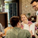 S-a dus cu amanta la restaurant, iar apoi a văzut soția. Cum s-a aflat totul