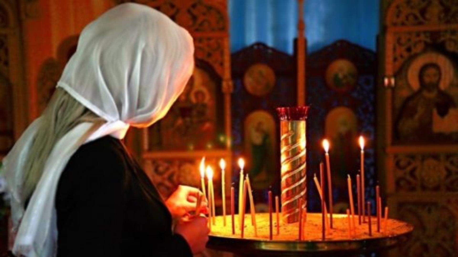 Sute de credincioși s-au rugat la moaștele Sfântului Nicolae, așezate până sâmbătă la biserica ce îi poartă numele, în Brăila