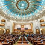 Senatul a modificat legea pensiilor private. Bolnavii de cancer nu mai pot retrage banii integral de la piloanele 2 și 3