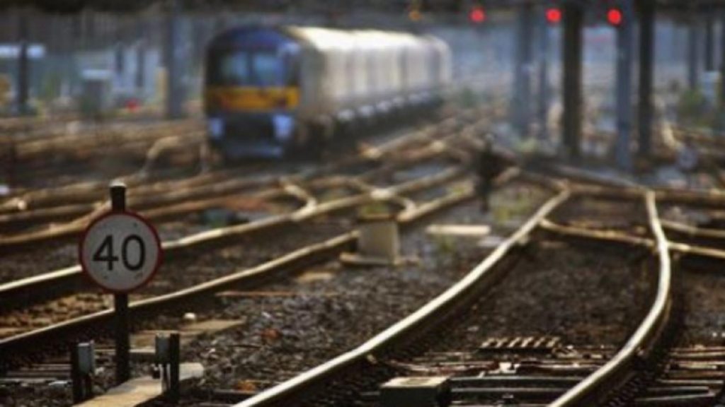 Incidentul feroviar din Caraș-Severin. Doi minori, reținuți pentru sabotarea liniei de tren: au pus osii pe șine