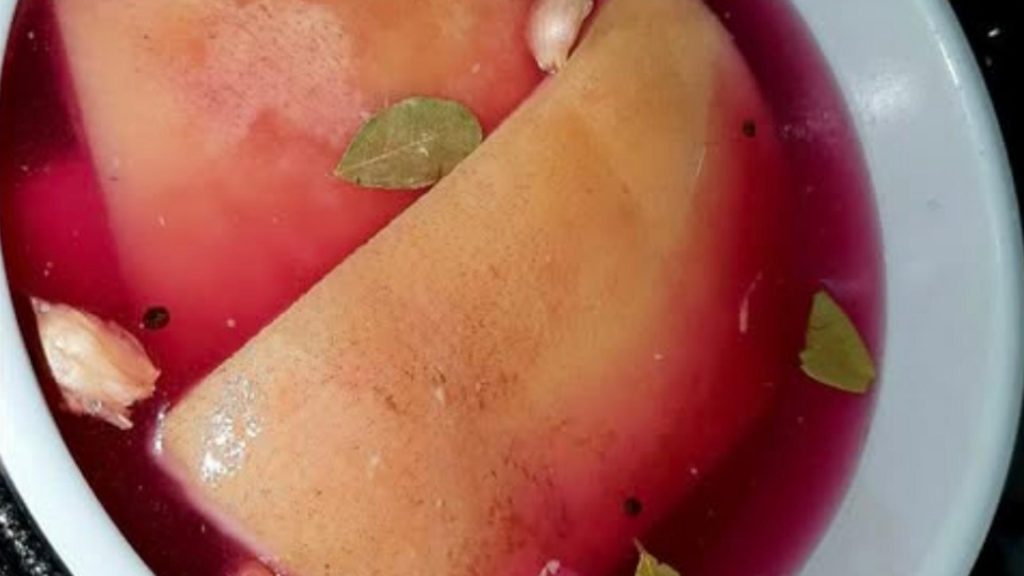 Cum se prepară corect slănina fiartă în zeamă de varză. Rețeta tradițională