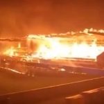 Trei adolescenți arestați după ce au incendiat un stadion. Tribuna a fost făcută scrum