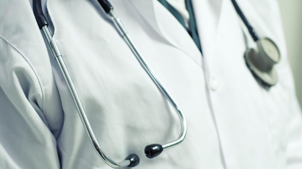 PROIECT. Sancțiuni drastice pentru medicii care răspândesc sfaturi neavizate sau teorii neconfirmate științific