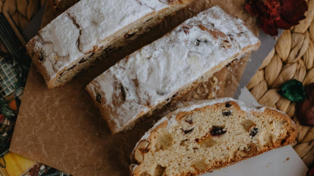 Rețeta celui mai delicios cozonac nemțesc. Stollen cu fructe confiate