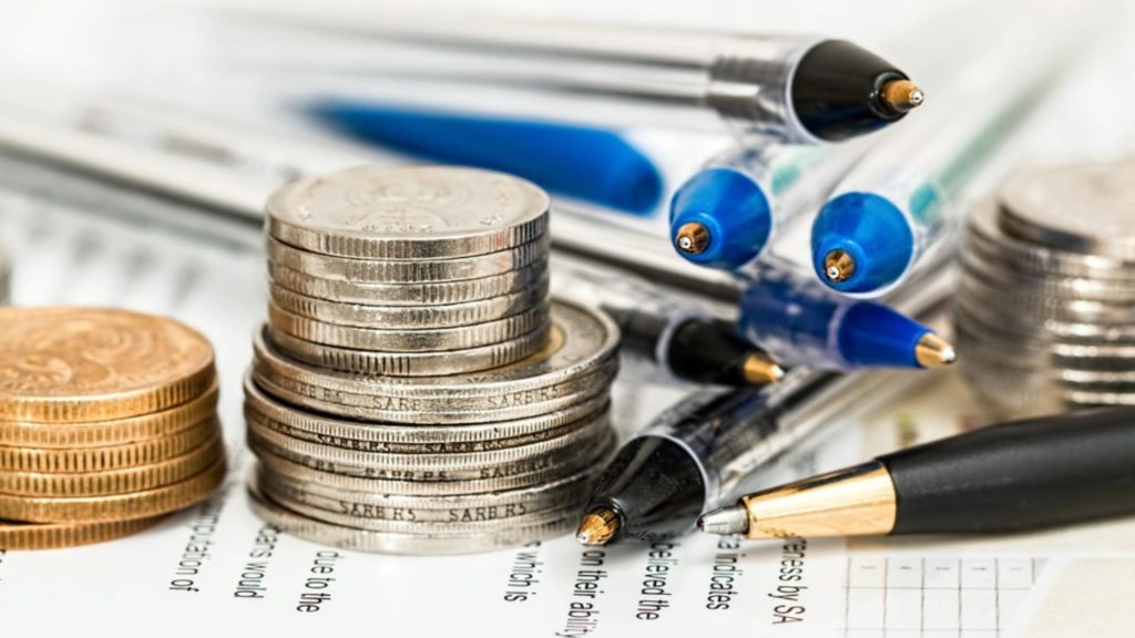 Ce „cadouri” ne pregătește Guvernul Bolojan. Noile taxe și impozite pe 2026