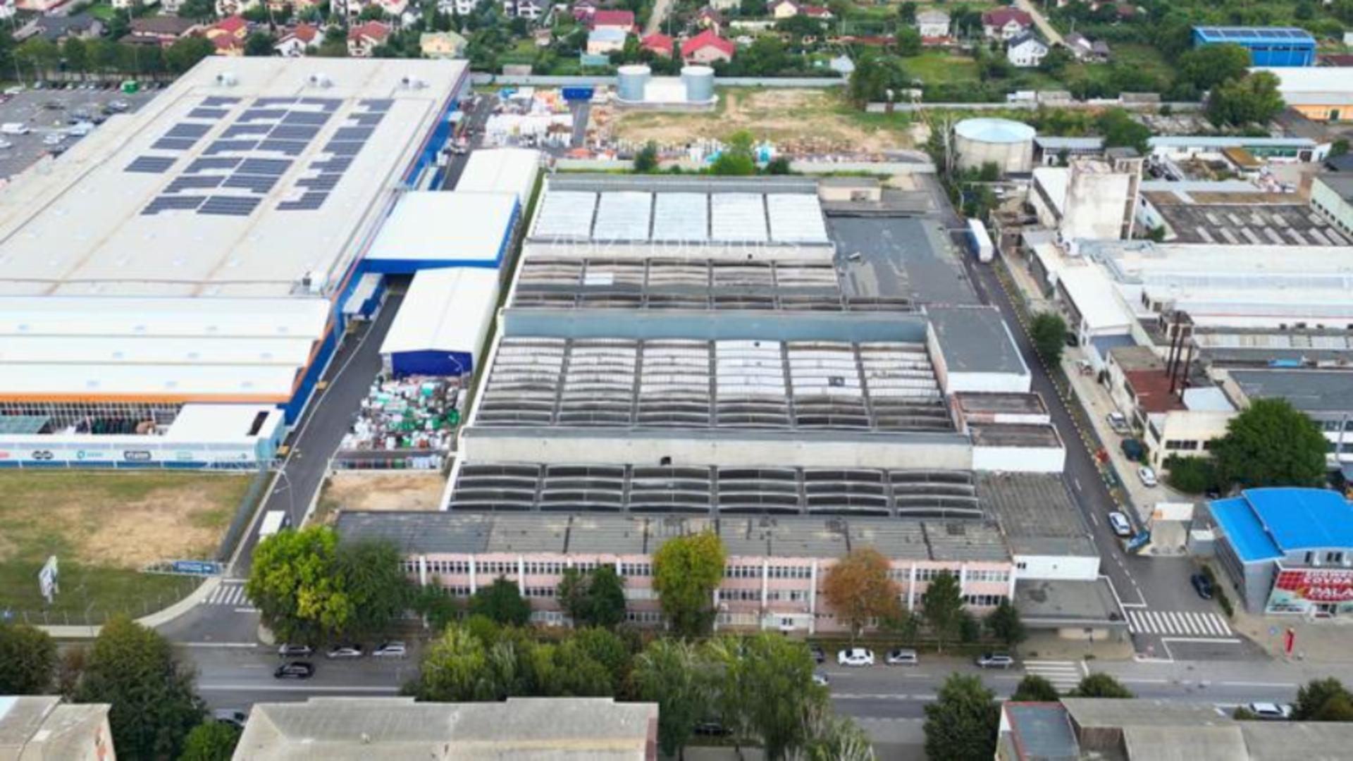 Încă o fabrică se prăbușește sub biciul măsurilor economice. Odinioară profitabilă, unitatea care producea centuri de siguranță și scaune auto pentru copii a fost scoasă la mezat