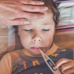 Gripa la copii: semnele timpurii care îi pot pune pe părinți în alertă. Cum deosebim gripa de o răceală obișnuită?