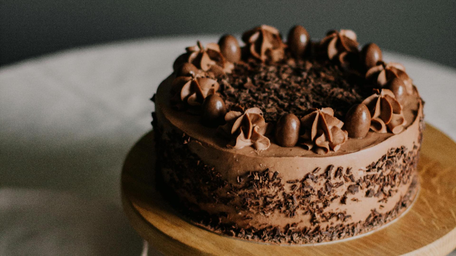 Tort simplu de ciocolată, rețeta perfectă pentru mesele festive de sărbatori