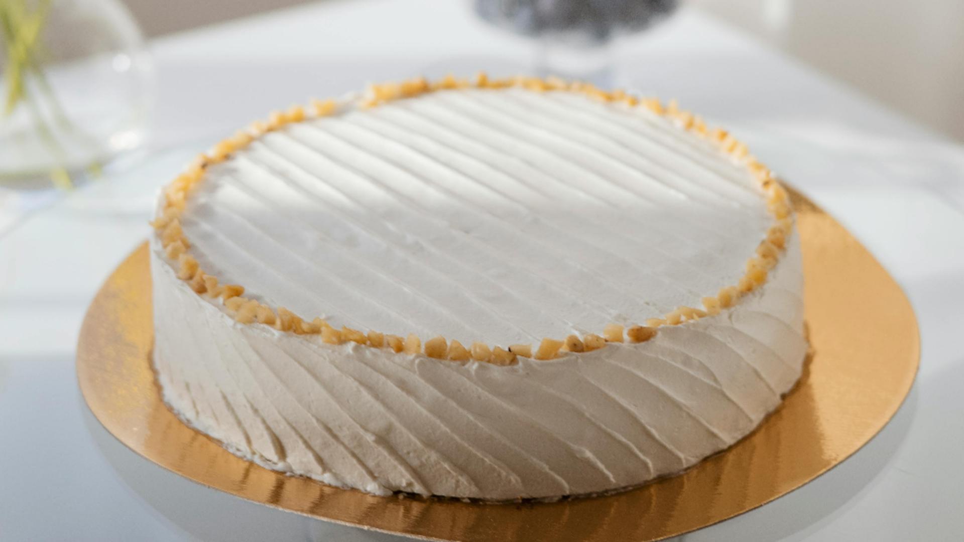 Tort Raphaello. Un desert simplu de preparat, ideal pentru mesele festive