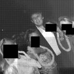 Trump, surprins în noi fotografii cu femei la proprietatea lui Jeffrey Epstein. Clinton și Steve Bannon, apar și ei alături de controversatul afacerist FOTO