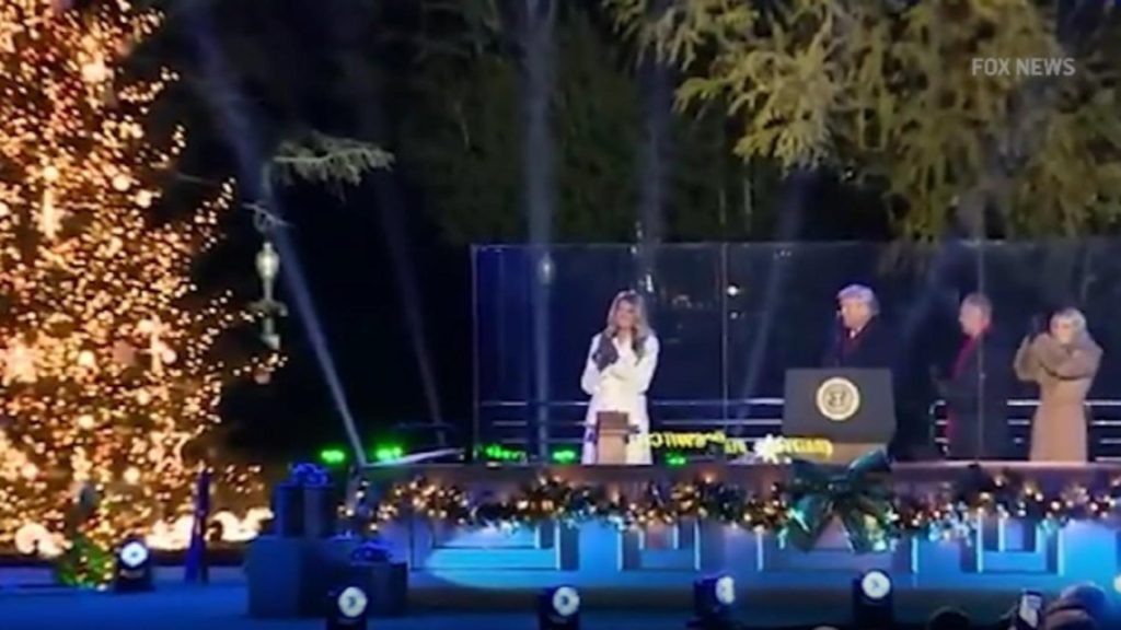 Melania Trump a aprins bradul de Crăciun. Imagini senzaționale