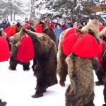 Jocul ursului din Comănești, tradiție în Patrimoniul UNESCO. Sute de oameni păstrează ritualul vechi de secole -VIDEO